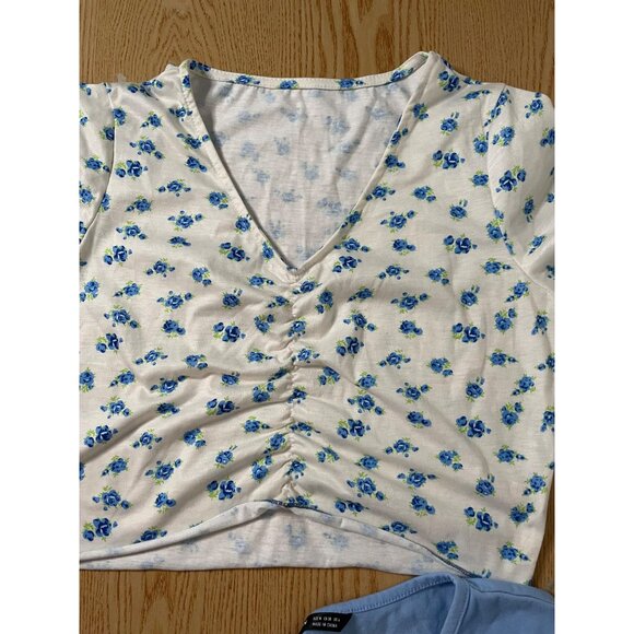 B95 Bundle of 2 Women’s Shein Romwe Crop Tops Blue White size Medium - Picture 3 of 5
